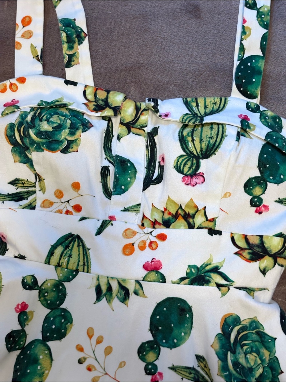 White Cactus-Print Sleeveless Mini Dress with Green Botanical Motif - Picture 5 of 12